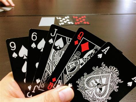 ストラテジーゲーム (strategy video game) は、コンピュータゲームのジャンルの一つで、勝利のために熟考して計画を練ることに焦点を置いたもの。 ストラテジーゲームでは、戦略や戦術、時には兵站のような要素が重視される。 【トランプゲーム】クイーンがこわいトリックテイキング ...