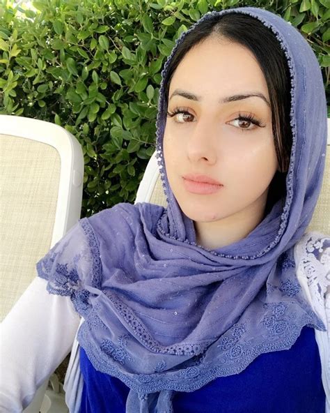 Beautiful Muslim Women Beautiful Hijab Lipgloss Lips Lipstick