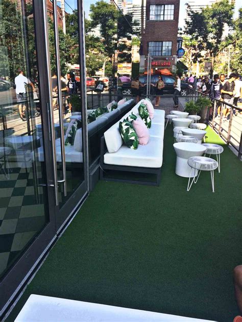 Artificial grass is even ideal for poolside decks, game rooms and boats. Balcony grass carpet for your Condo, Rooftop, Penthouse | SGC