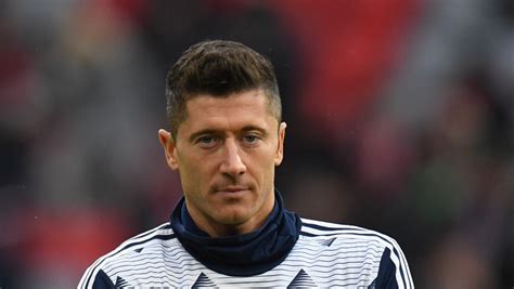 Latest robert lewandowski news including goals, stats and injury updates for bayern munich and poland striker plus transfer links and more here. "Transfermarkt": Robert Lewandowski trzecim strzelcem ...