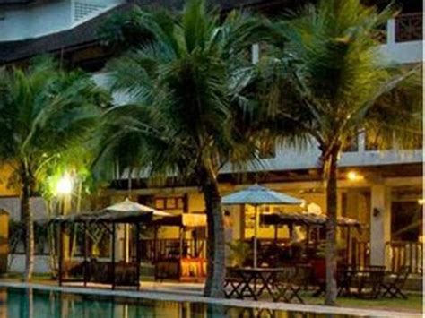 Resort nabízí 100 pokojů, disponuje navíc i venkovním bazénem. Lanjut Golden Beach & Golf Resort Kuala Rompin - Compare Deals