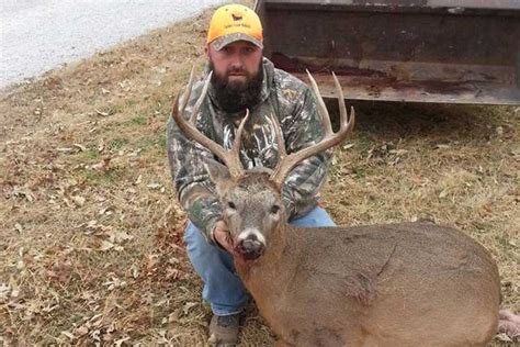 Hunters 8 Point Kansas Buck Actually A Rare Trophy Doe
