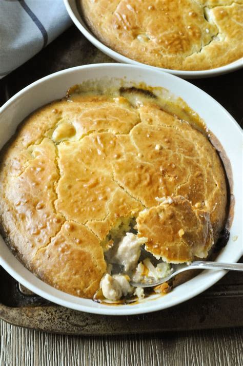 This chicken pot pie recipe is made by poaching uncooked chicken in stock and milk which is then used as the broth for the creamy filling. Bisquick Chicken Pot Pie Recipe - Quick & Easy Method 🥧