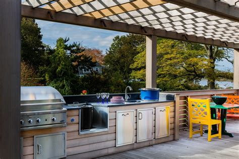 Think about adding some refrigerated drawers to the mix as well. 10+ Astonishing Outdoor Kitchen Design Ideas For Best Inspirations | Outdoor kitchen design ...