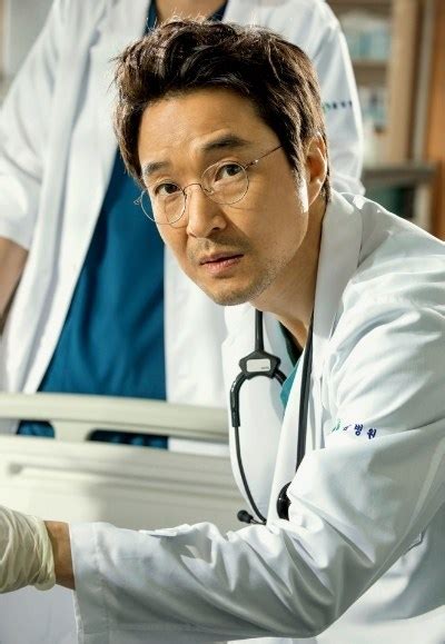 Romantic (낭만닥터 김사부) menyatukan han suk kyu, yoo yeon seok. เรื่องย่อซีรีส์ : Dr. Romantic 2 / Romantic Doctor ...