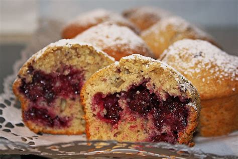 Muffins, wie sie in deutschland bekannt sind, haben ihren ursprung in den usa. Saftige Pflaumen - Muffins (Rezept mit Bild) von Meer0563 ...