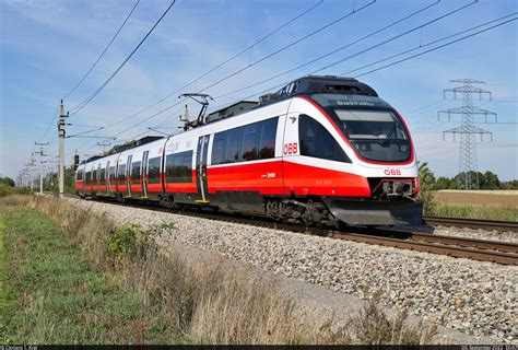 4124 001 0 Bombardier Talent Öbb Cityjet Bei Der Ausfahrt In