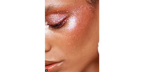 Glitter Strobing S The Latest Makeup Trend You Guys Stylight Stylight