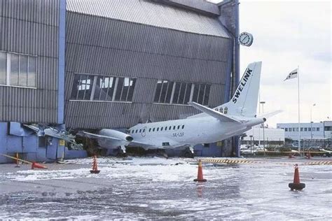 Weird And Hilarious Photos Taken At The Airport Will Have You In