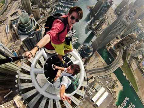 12 Extreme Selfies That Will Put All Others To Shame