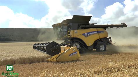 Massive New Holland Cr1090 Combine Harvesting Wheat Fixed Audio Youtube