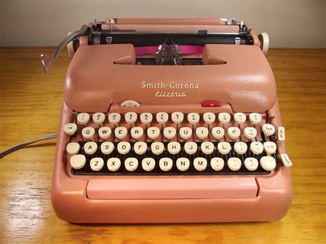 oz.Typewriter: Smith-Corona 5TE Electric Keyboard Portable Typewriter: Restored and In The Pink