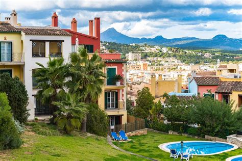 April 1945 in nauen) ist ein deutscher schlagersänger. Der König von Mallorca: Jürgen Drews und sein Bistro ...