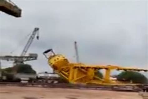 Massive Crane Crashes At Hindustan Shipyard 10 Dead