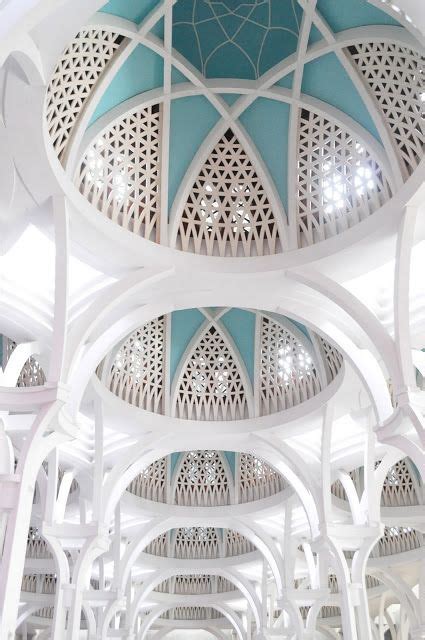 The credit for the idea of establishing this university goes to islamic university chittagong trust(iuct), which is the founder organization of the university. Masjid Jamek Kuching | Architecture islamique ...