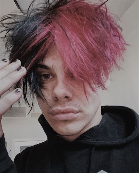 𝒦𝑒𝓃𝓏𝒾𝑒𝓍𝓌𝒾𝓁𝓁𝓈 In 2020 Pink And Black Hair Half And Half
