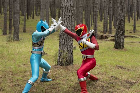 Power rangers dino super charge the power rangers continue their search for the energems after sledge's defeat, but soon learn that his most dangerous prisoner, the evil heckyl, survived! Power Rangers Dino Supercharge Episode 05 Preview - Aqua ...