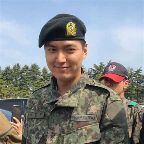 #이민호 공식 트위터 | lee min ho official twitter. LOOK: Lee Min Ho completes military training | The ...