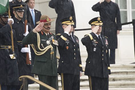 Jesa k aap sab jantay hain k mojooda army chief general qamar bajwa is sal november. Indian Army chief of staff visits U.S. - Medill News Service
