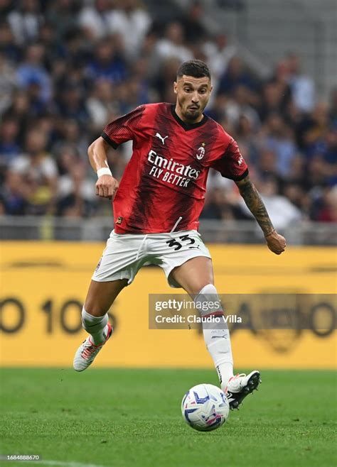 Rade Krunic Of Ac Milan In Action During The Serie A Tim Match News