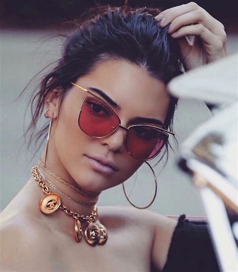 Pin By Fatou On Kendall Sunglasses Women Girl With Sunglasses Sunglasses