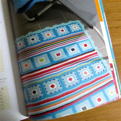 Quadrats normally consist of a square frame, the most frequently used. schoenstricken.de | Häkelbuch Rezension Häkeln im Quadrat
