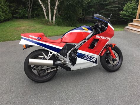 I have almost all the plastics missing rear set cover and vent covers and turn signals are broken. One-Eyed: 1985 Honda VF1000R Interceptor - Rare SportBikes ...