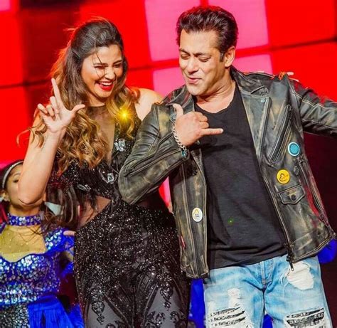 Salman Khan And Daisy Shah Performance At Dabangg Tour Reloaded 2018 Bollywood Actors