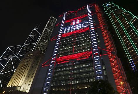 Which makes the headquarters of hsbc bank in hong kong, norman foster's £700m oil rig of colonial capital, an unusual case. HSBC Hong Kong - Media Facade | mindseye
