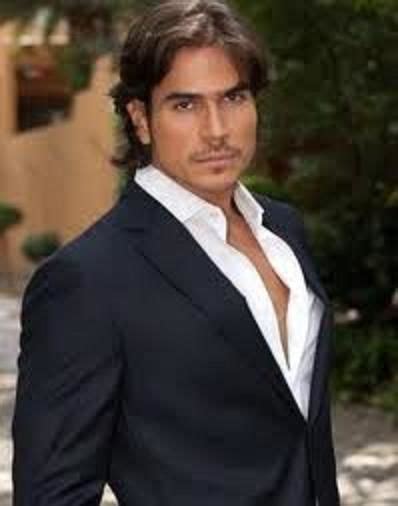 Does daniel arenas have tattoos? Daniel Arenas - Actor - CineMagia.ro