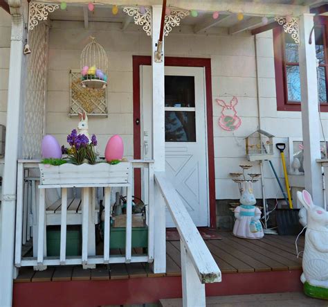 I'm excited to share some christmas porch decorating ideas with you today for just a girl's christmas room tour! Old Glory Cottage: Easter Decorations