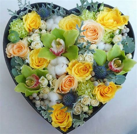 Pin By Sarah Langley On Boxed Flower Arrangements Beautiful Rose
