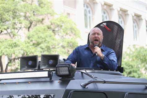 Video Shows Alex Jones Saying Hes Sick Of Donald Trump And Wishes He