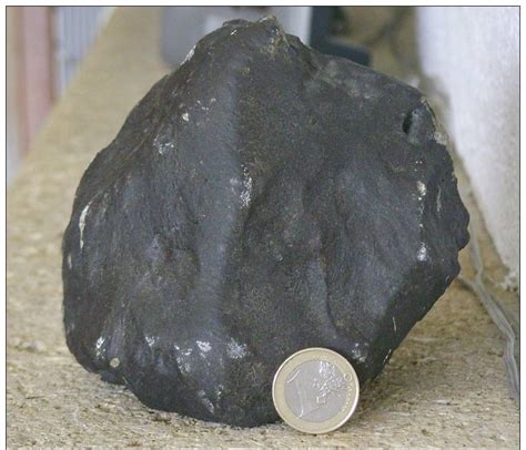 Meteorite De 1850kg Tres Rare