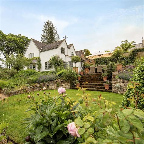 Explore This Beautiful 17th Century Cottage In Buckinghamshire Sloped