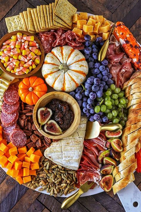 This Easy To Make Thanksgiving Charcuterie Board Is Perfect For Parties