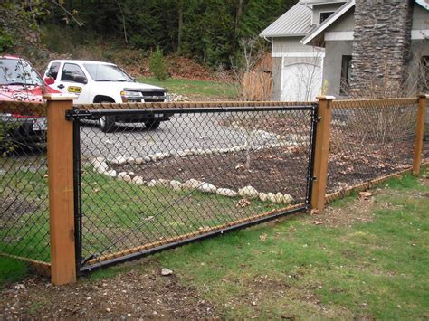 11 backyard fence ideas for a private oasis. California Style Chain Link Fence | MyCoffeepot.Org