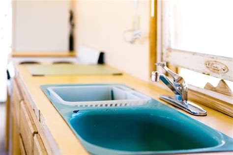 But this type of size becomes a tradition. Single Bowl vs. Double Bowl Sinks: Which Is Better? | Hunker