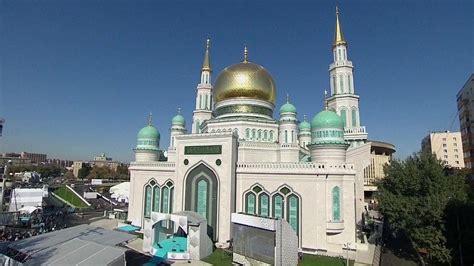 Putin Praises Anti Extremism Efforts As Moscow Mosque Reopens Bbc News