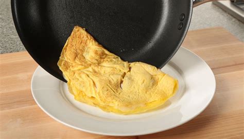 2 eggs salt and pepper spinach cheese cooking spray/oil. Cooking the Perfect Omelette | Eggs.ca
