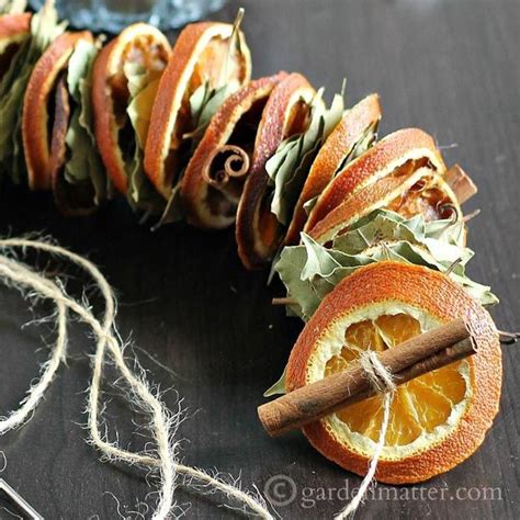 Then these simple, pretty and fragrant dried orange and cloves decorations are a perfect way for lots of christmas inspiration browse through our christmas pinterest boards. DIY Dried Orange Garland - Unique Holiday Decoration » HG