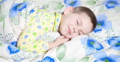 When to transition your toddler from crib to bed will involve several factors you need to consider. How to Turn Crib Into Toddler Bed | LIVESTRONG.COM
