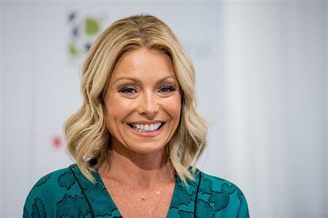 The Crazy Reason Why Kelly Ripa Couldnt Smile For 6 Months Newbeauty