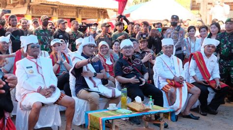 Masuk Besar Adwi Arwan Aras Bersama Sandiaga Uno Kunjungi Desa