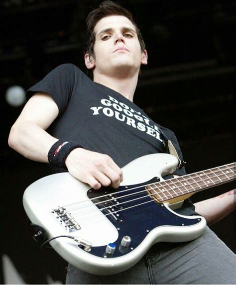 This Is Best Mikey S Look Fight Me My Chemical Romance Mikey Way Mcr