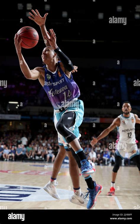 Rj Hampton Of The Breakers During The Round 8 Nbl Match Between The Adelaide 36ers And New