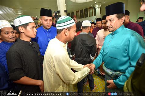 5.331310, 103.132428), the capital as well as largest city of the state of terengganu, on the east coast of peninsular malaysia. Lebih 3,000 Solat Sunat Aidilfitri Bersama Sultan Mizan ...