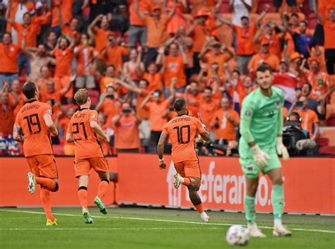 Versus / Países Bajos se clasifica a octavos de final de la Eurocopa