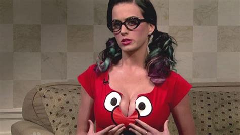 Foto Show Katy Perry Zeigt Ihren Elmo Busen