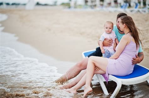 Premium Photo Summer Vacations Pregnant Mother On Sea Sand Beach